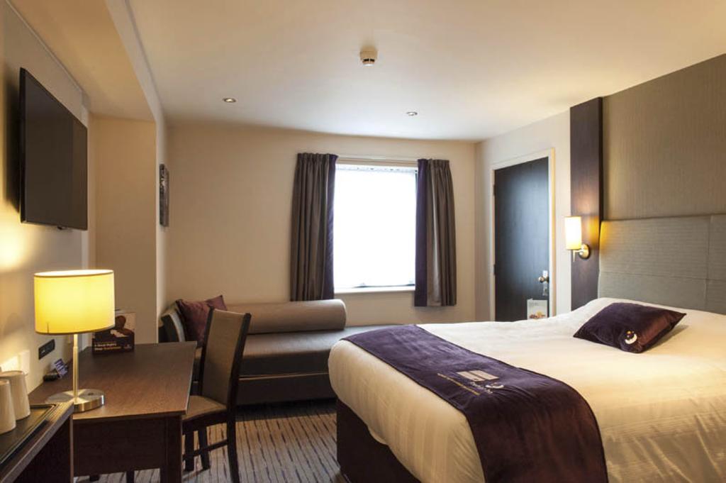 Premier Inn London Kingston Upon Thames Hotel 3*